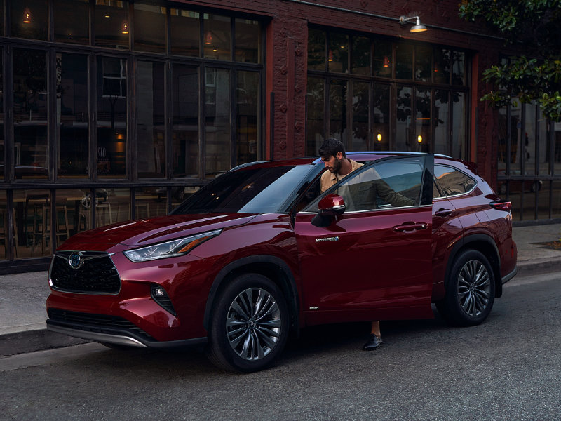 Pueblo Toyota - The 2021 Toyota Highlander Hybrid pursues an eco-friendly lifestyle near Fountain CO