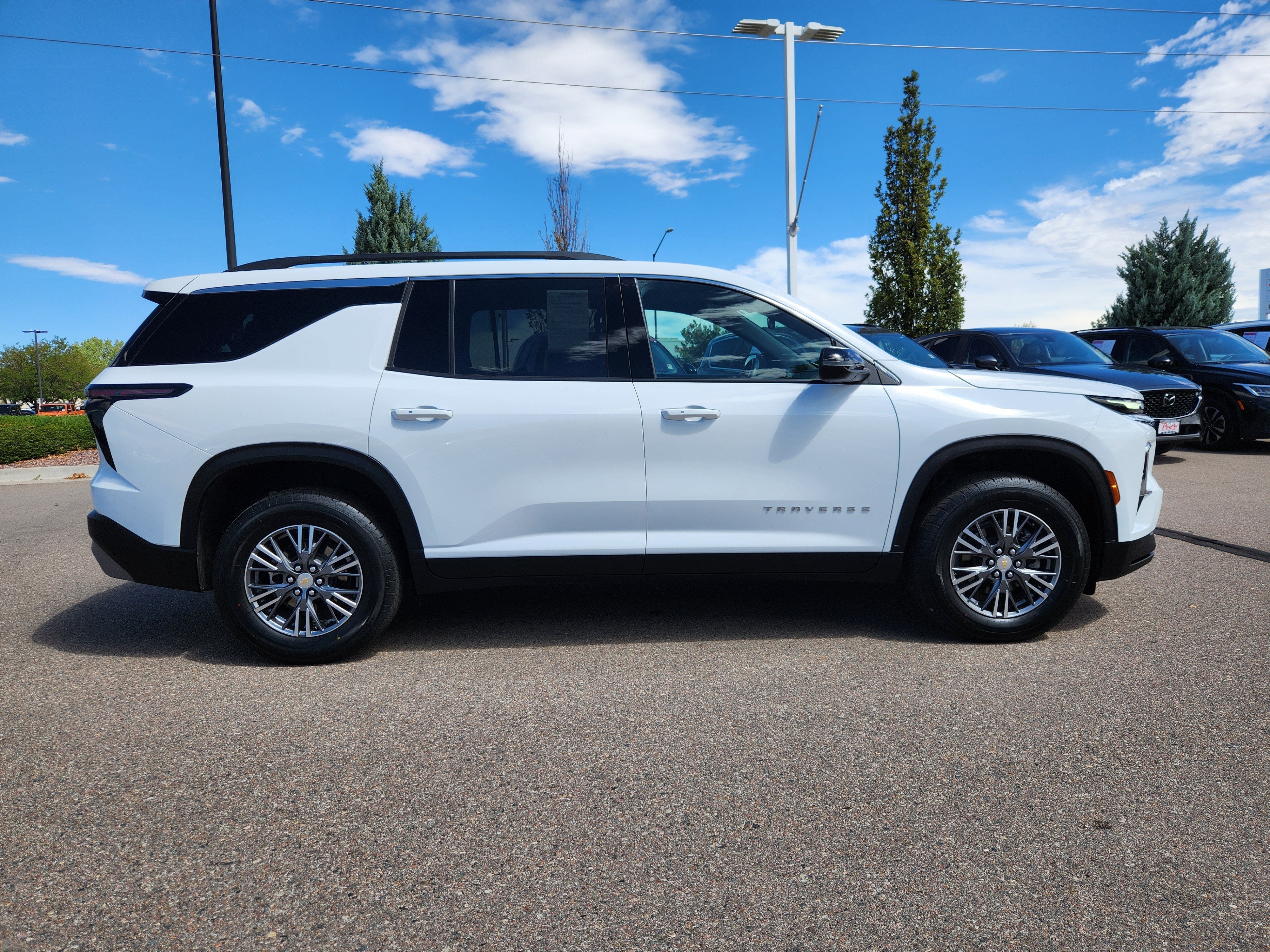 2025 Chevrolet Traverse AWD LT