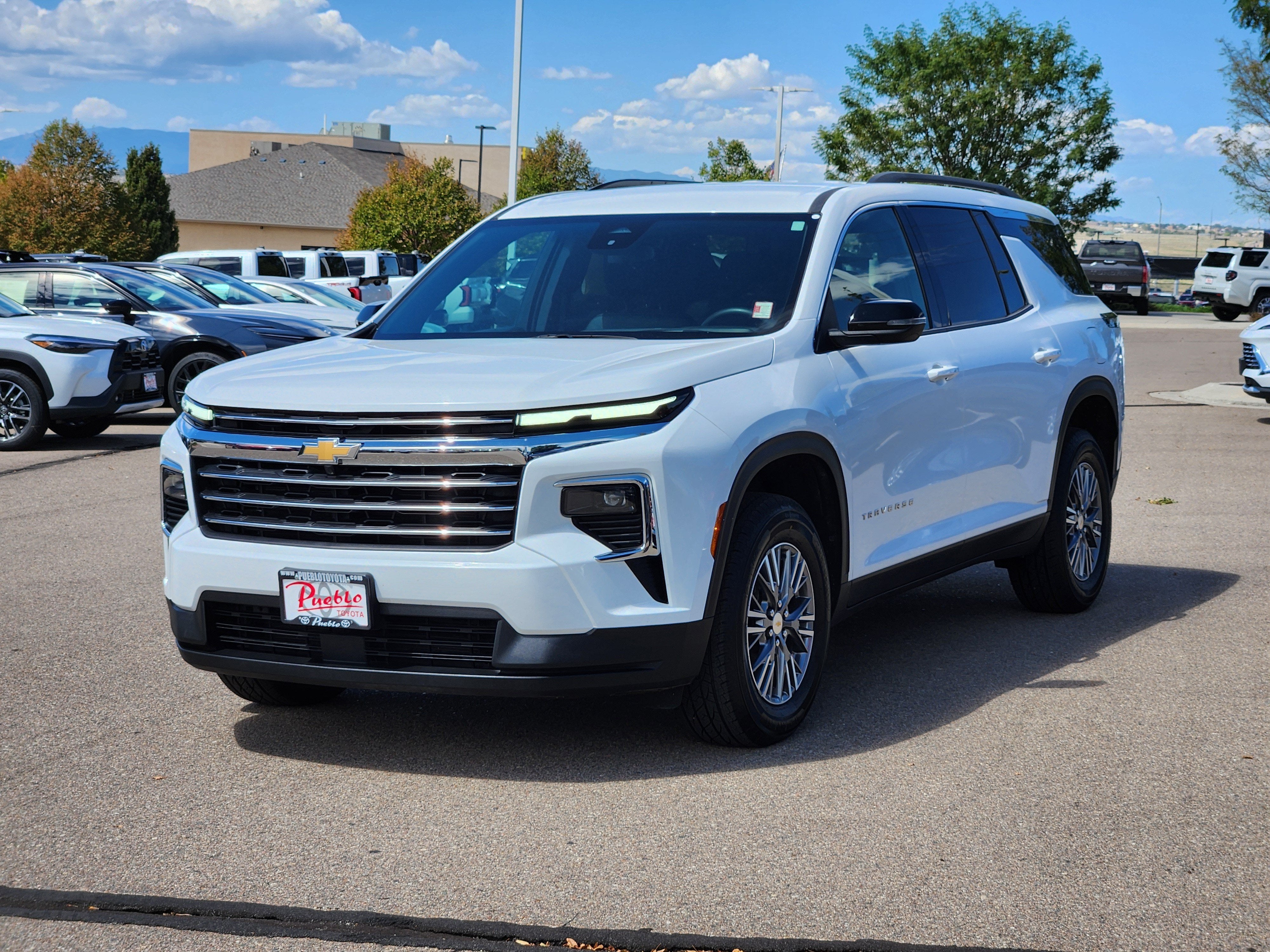 2025 Chevrolet Traverse AWD LT