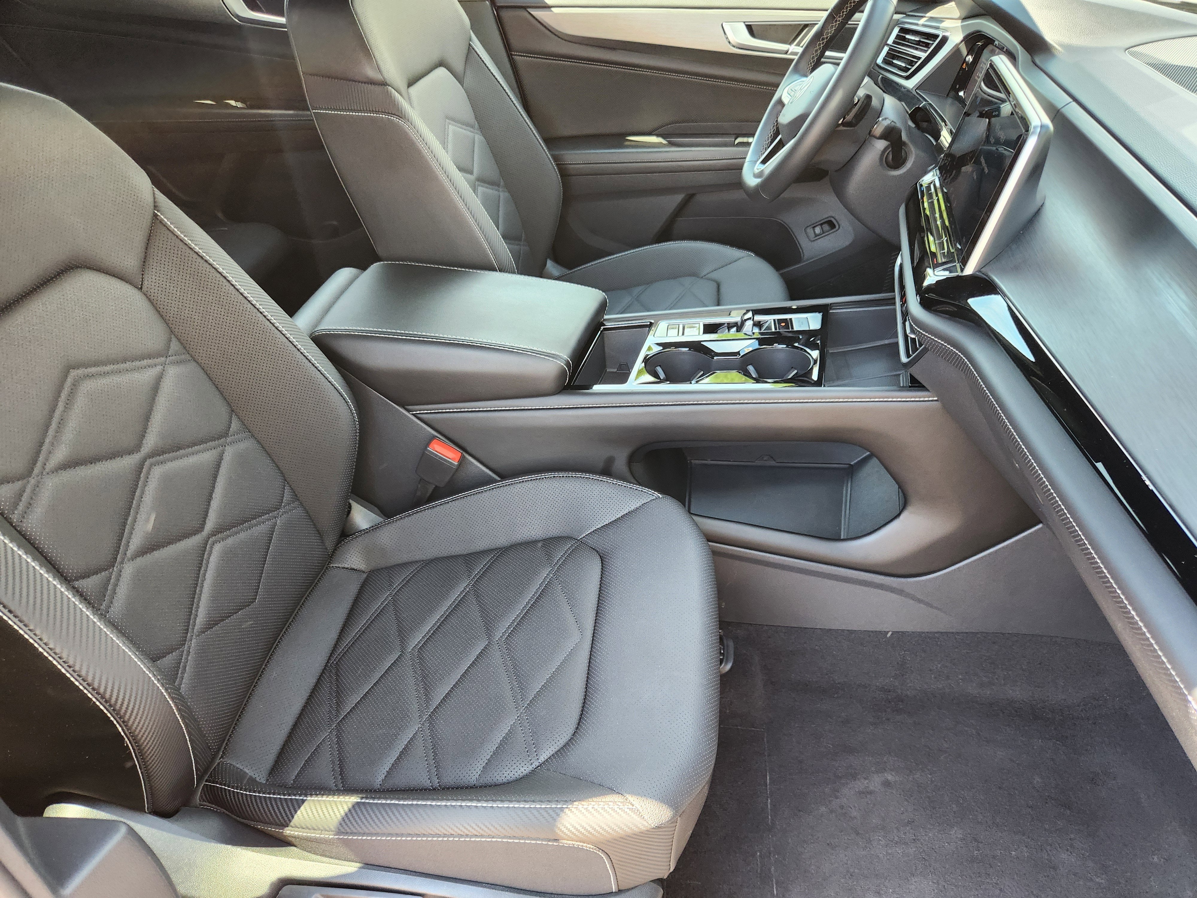 2024 Volkswagen Atlas Cross Sport 2.0T SE w/Technology