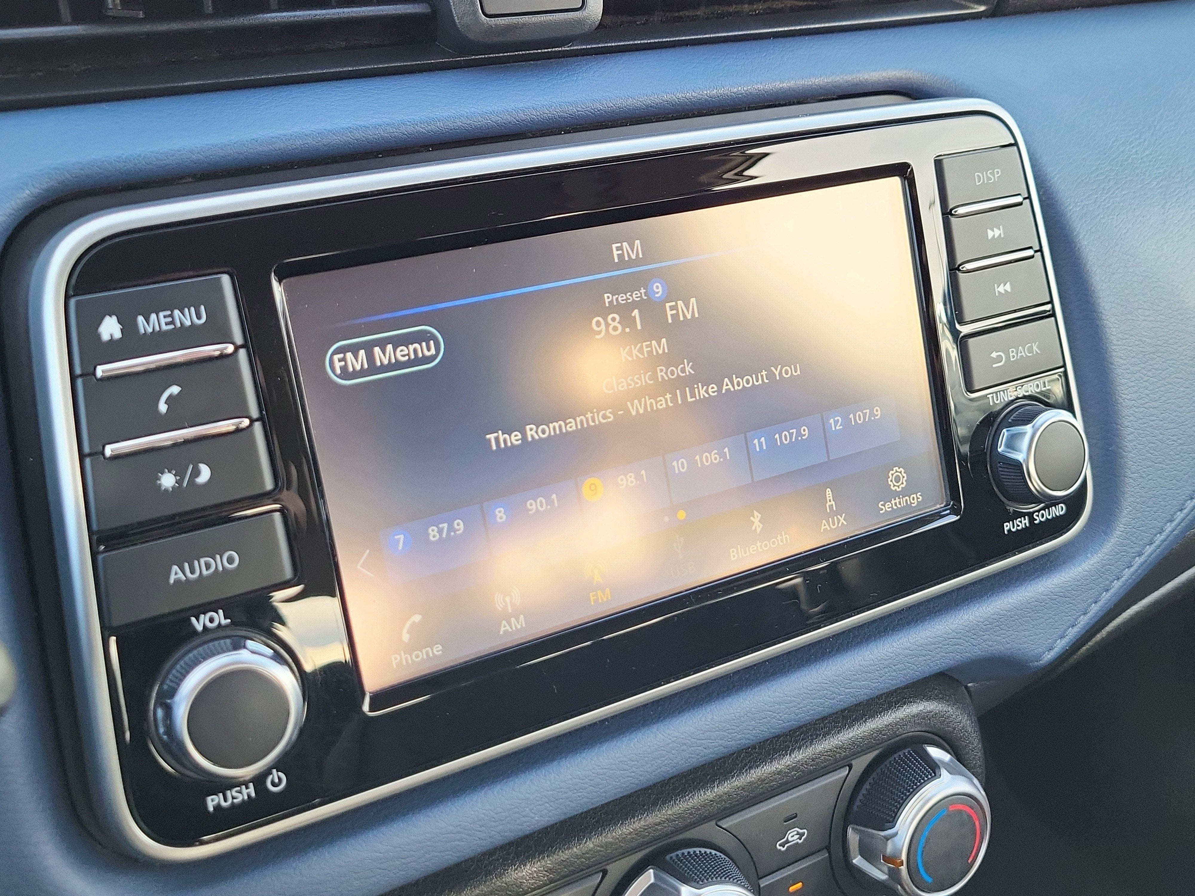 2023 Nissan Versa SV