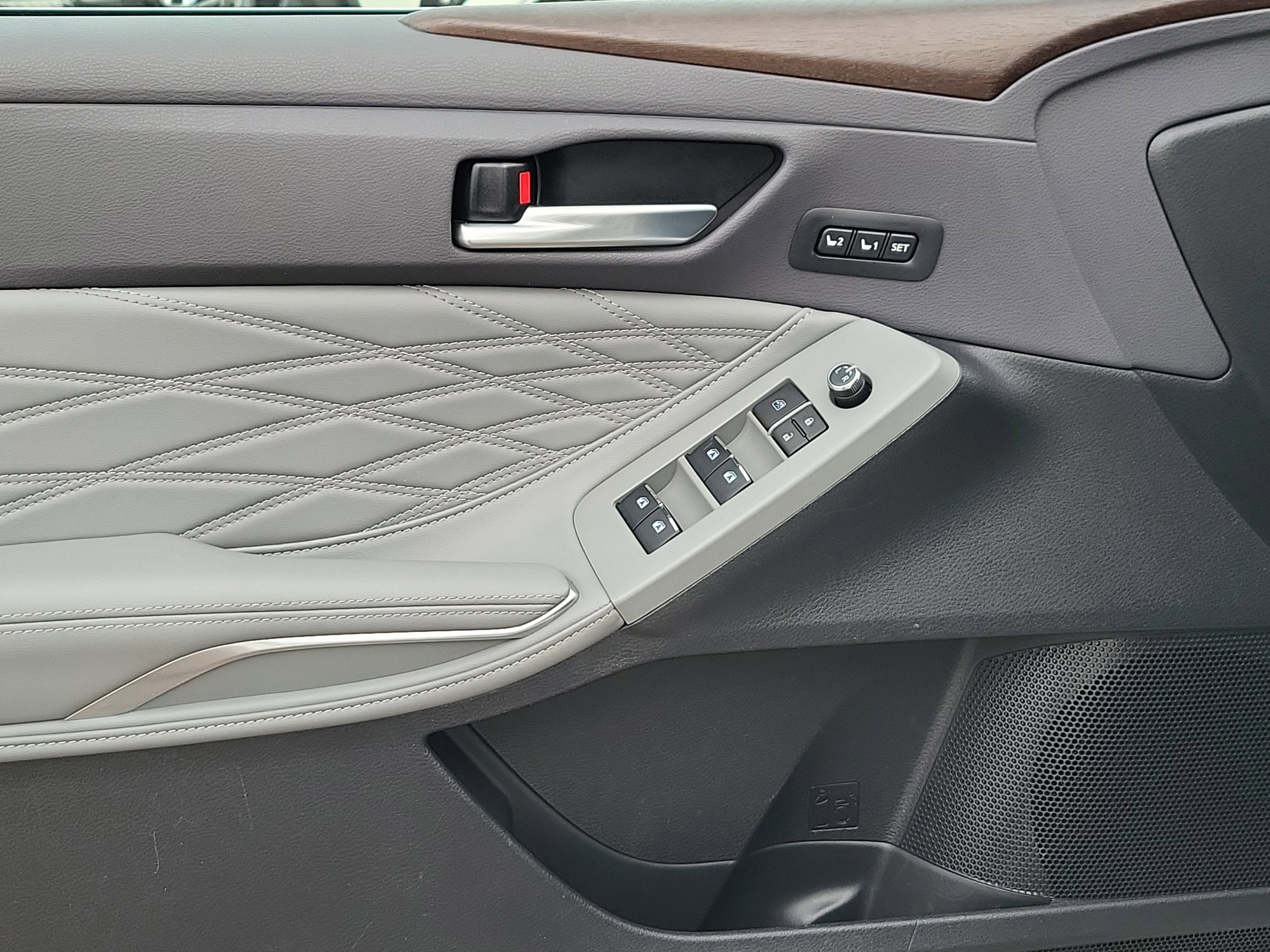 2019 Toyota Avalon Hybrid Limited