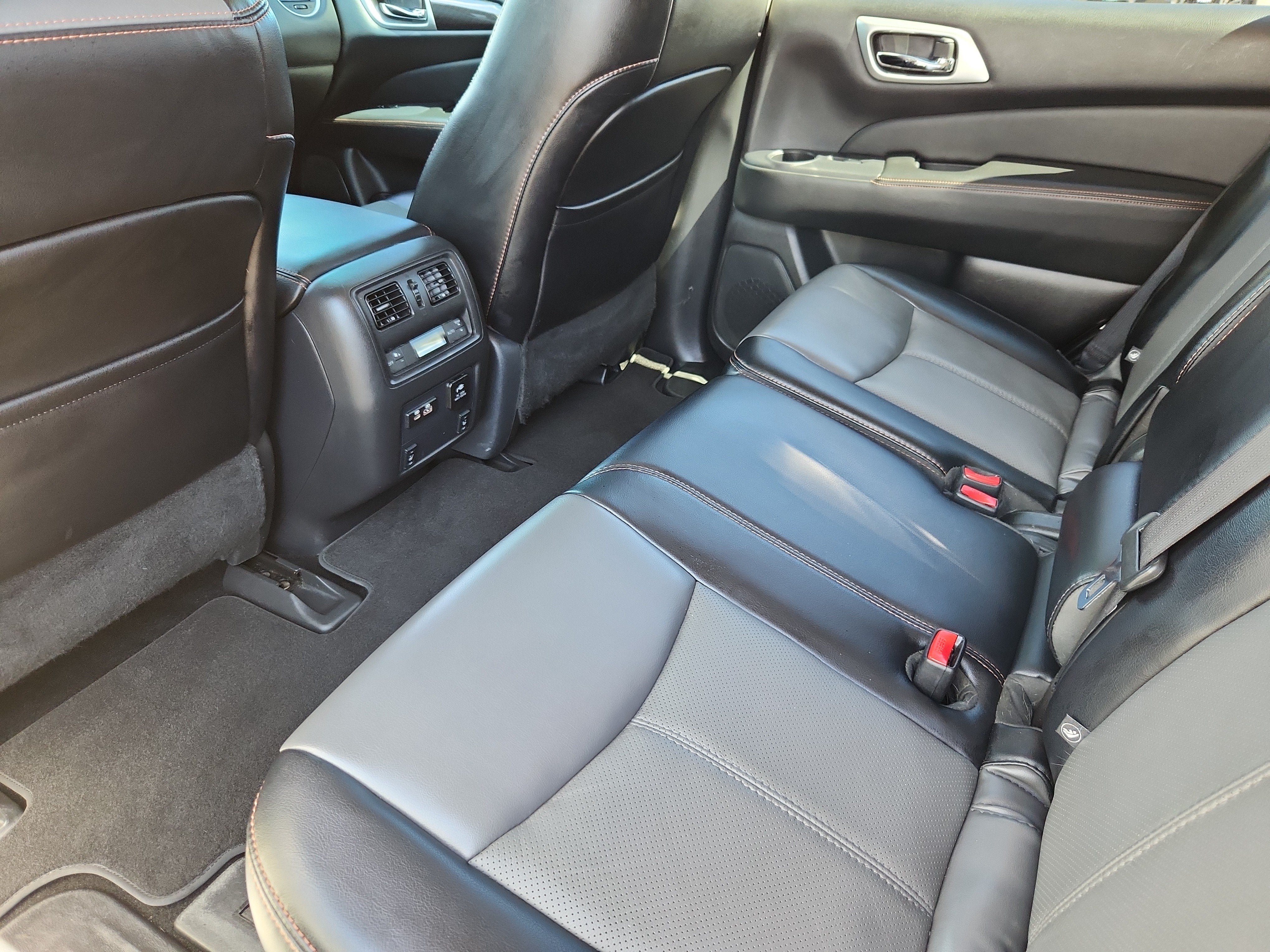 2020 Nissan Pathfinder SL
