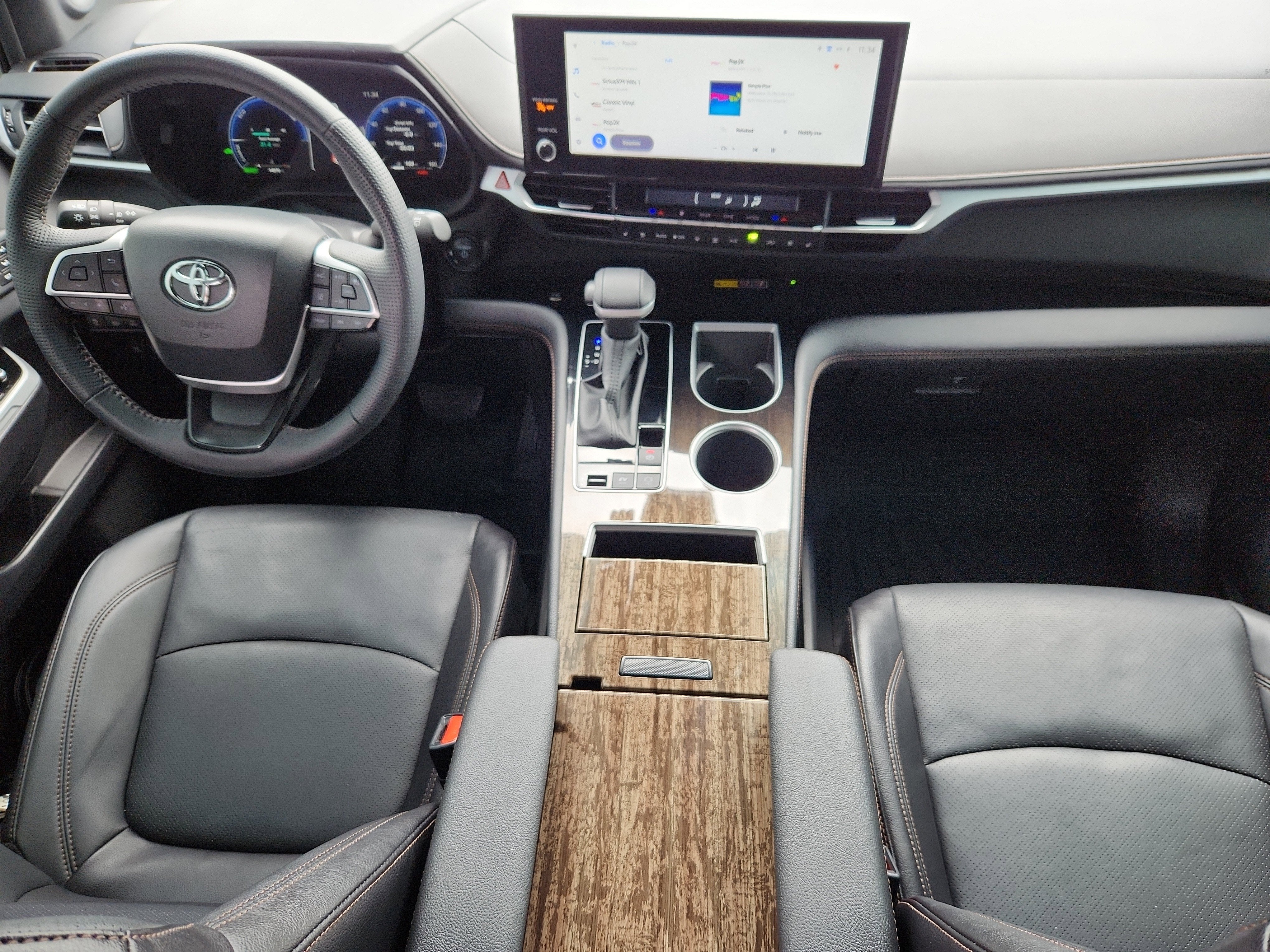 2025 Toyota Sienna Platinum
