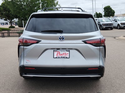2025 Toyota Sienna Platinum