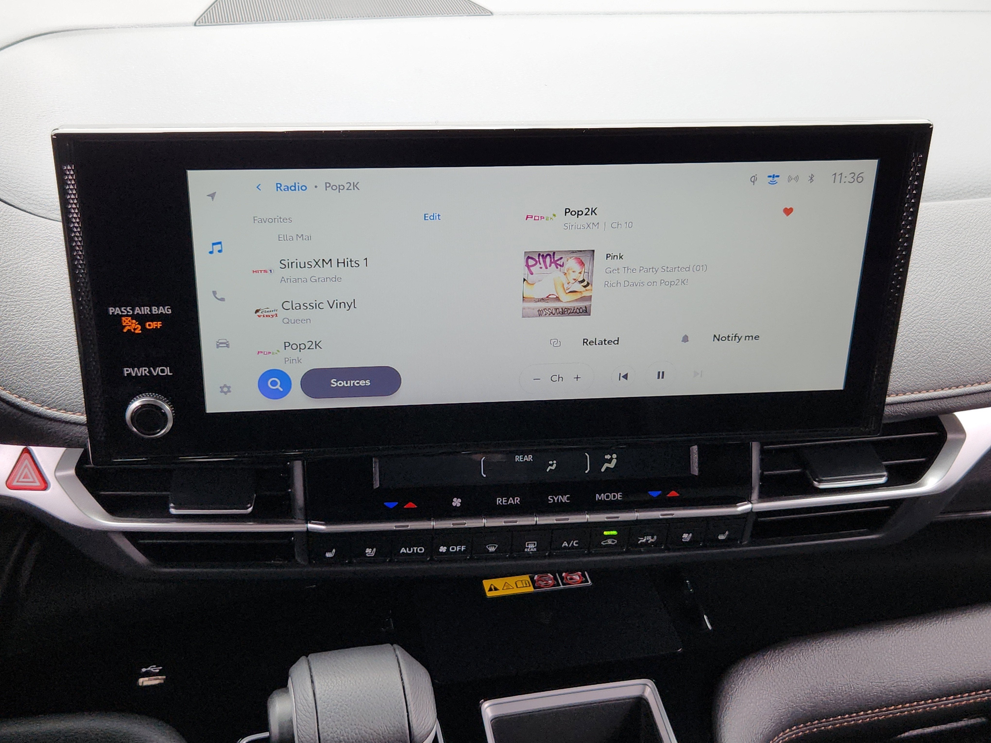 2025 Toyota Sienna Platinum