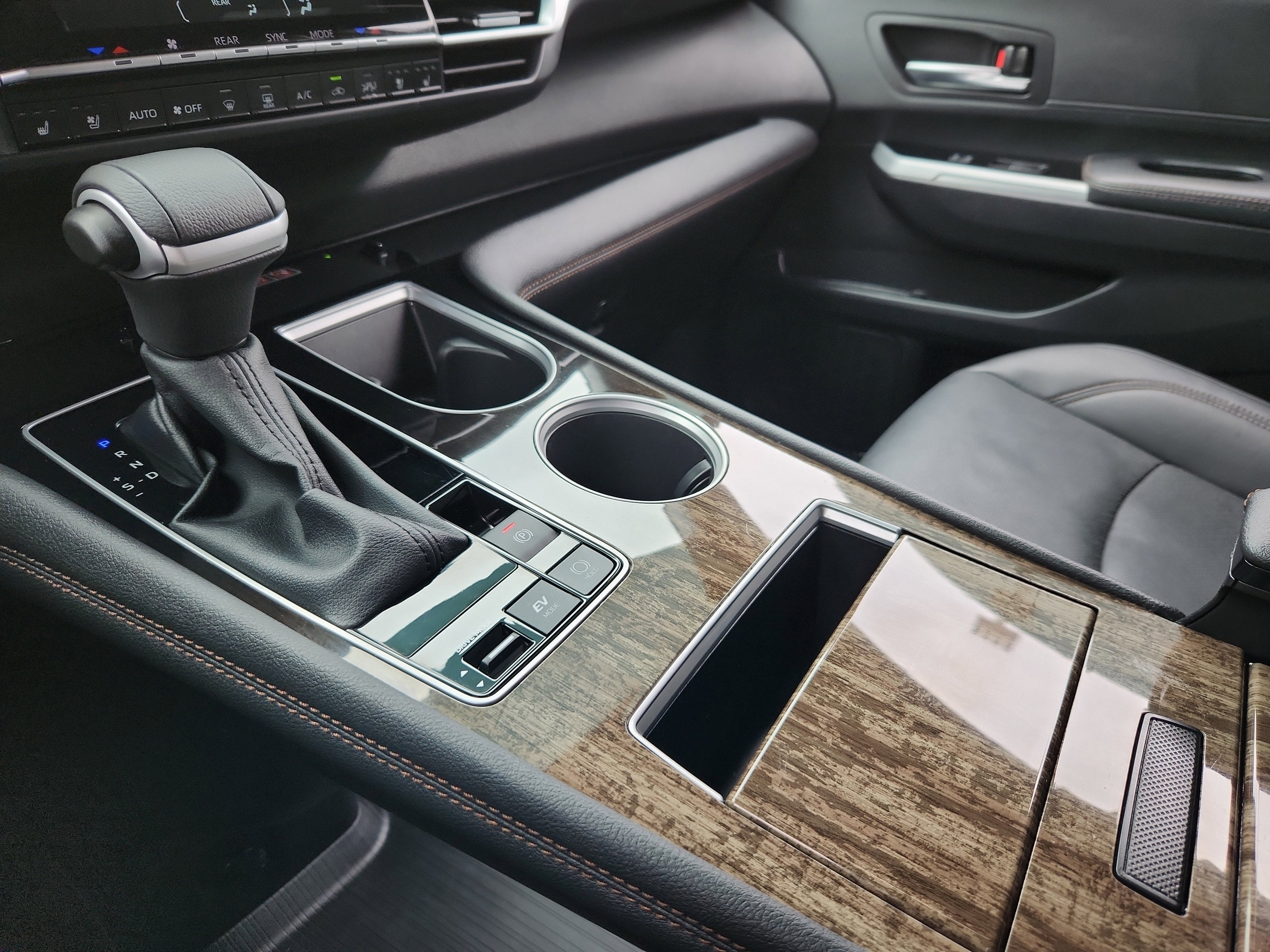 2025 Toyota Sienna Platinum
