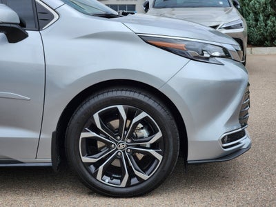2025 Toyota Sienna Platinum