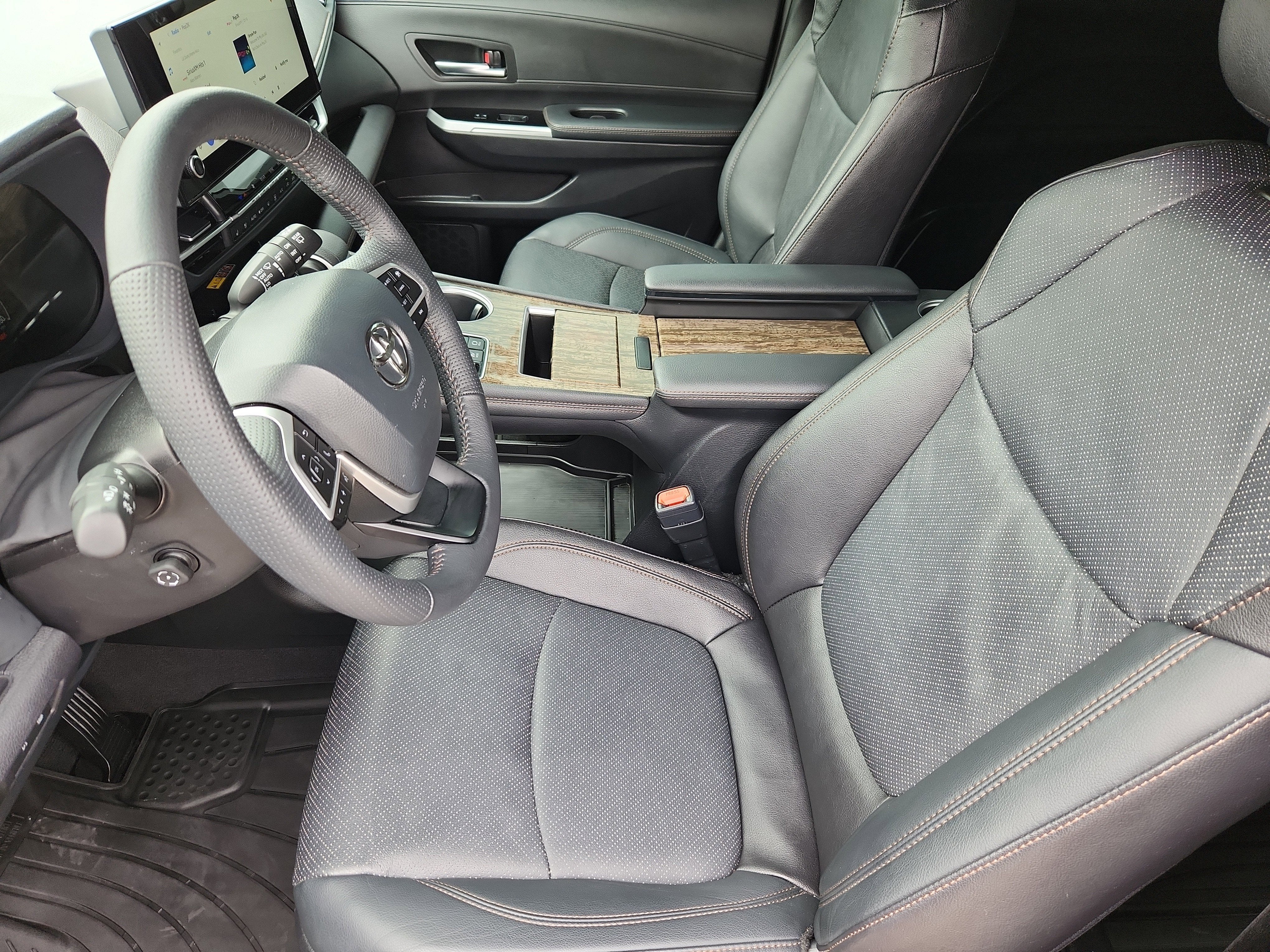 2025 Toyota Sienna Platinum