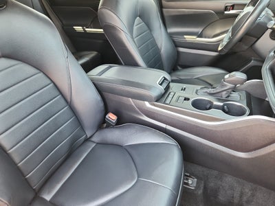 2022 Toyota Highlander UP