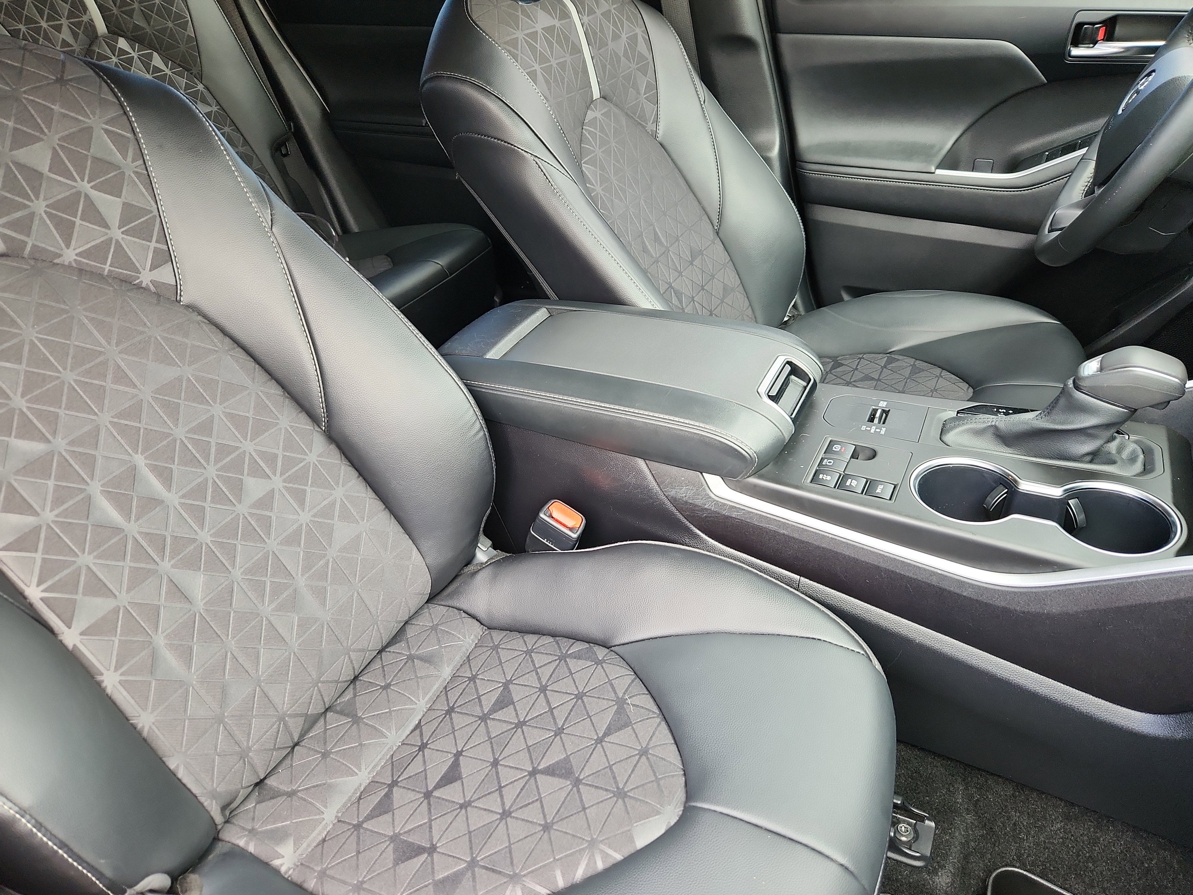 2024 Toyota Highlander UP