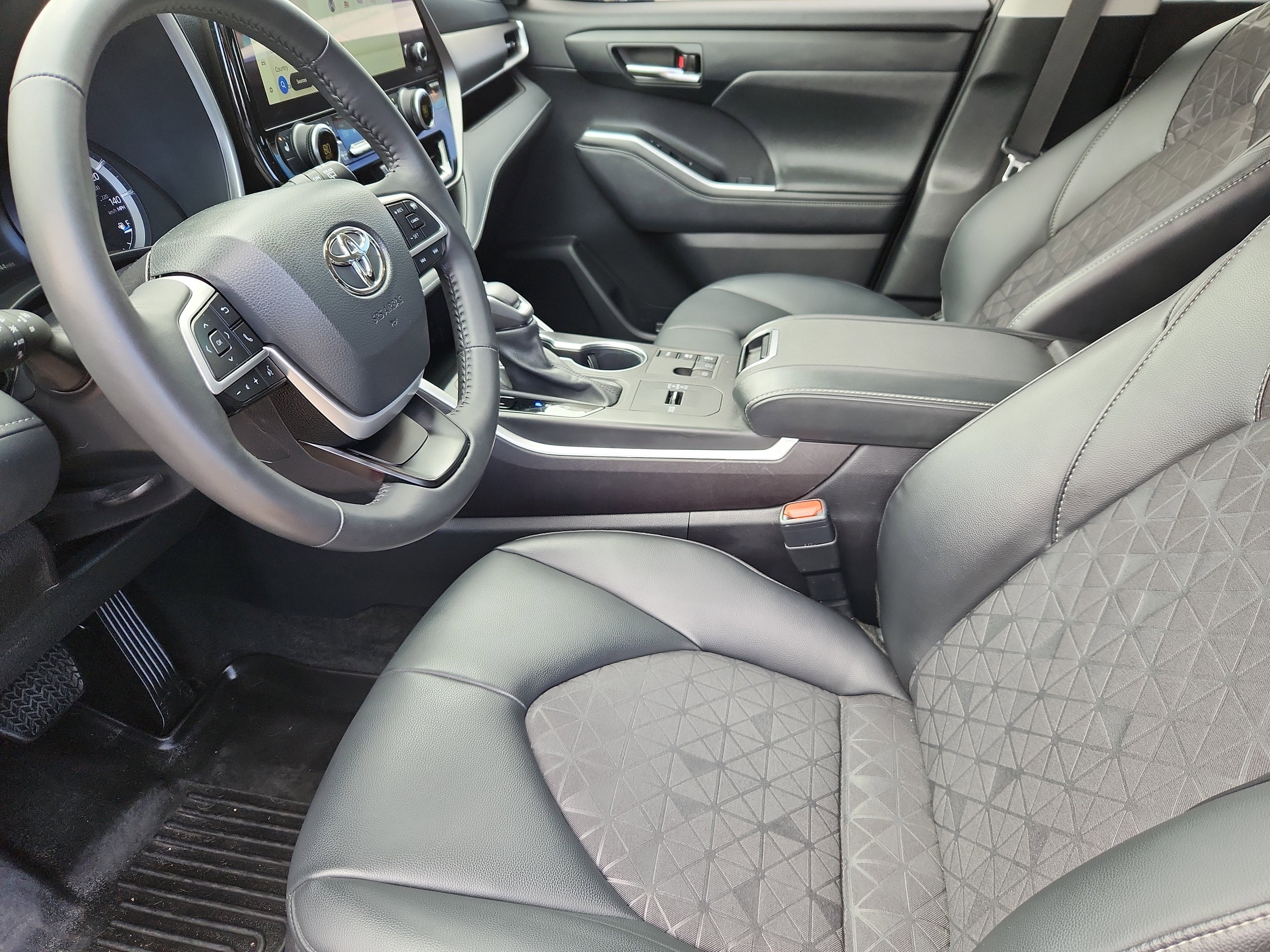 2024 Toyota Highlander UP