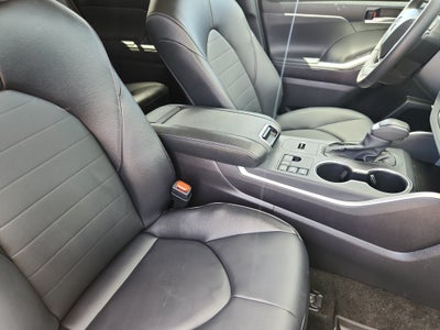 2026 Toyota Highlander Hybrid XLE