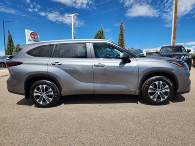 2026 Toyota Highlander Hybrid XLE