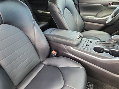 2025 Toyota Highlander XLE