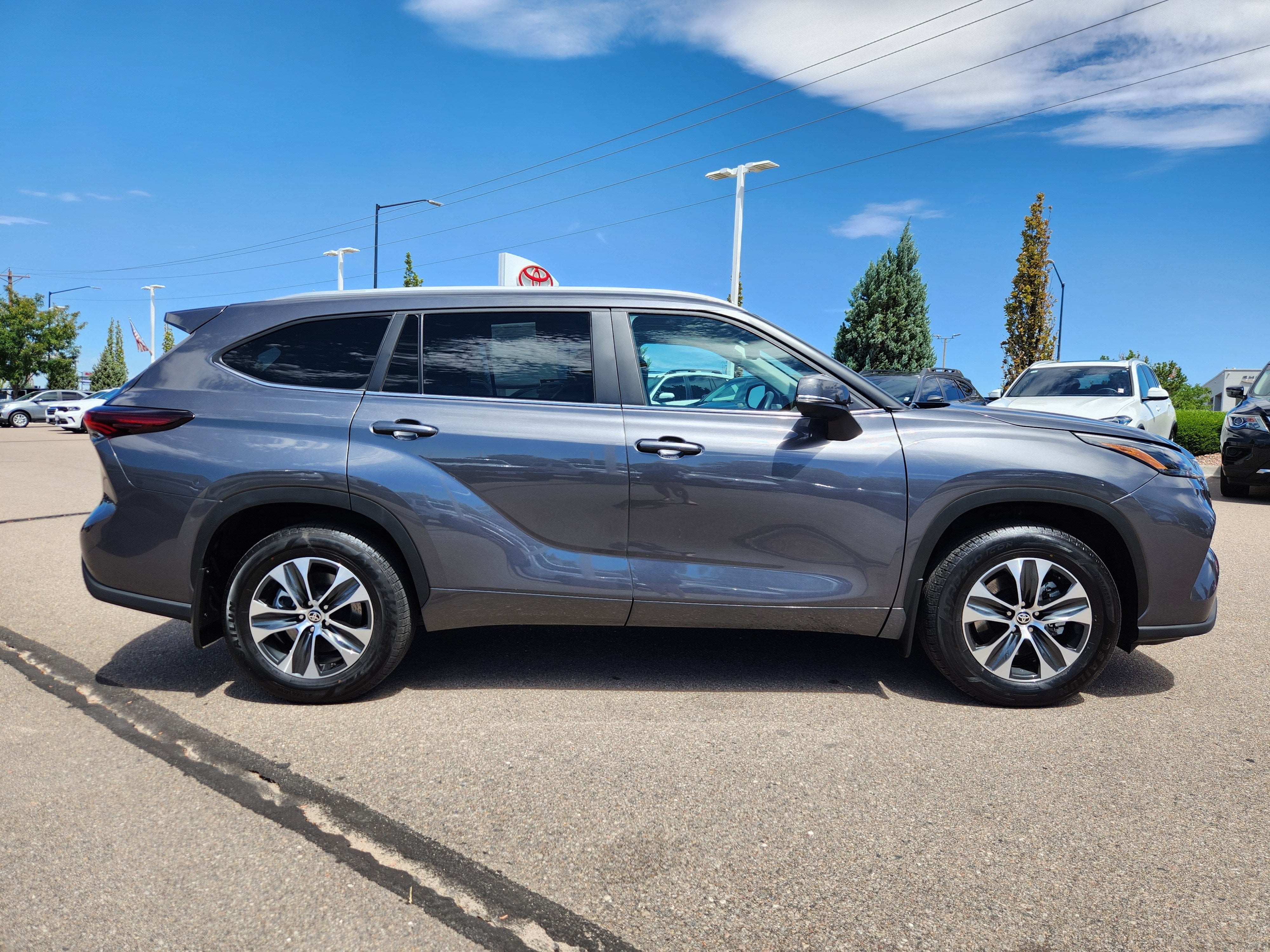 2025 Toyota Highlander XLE