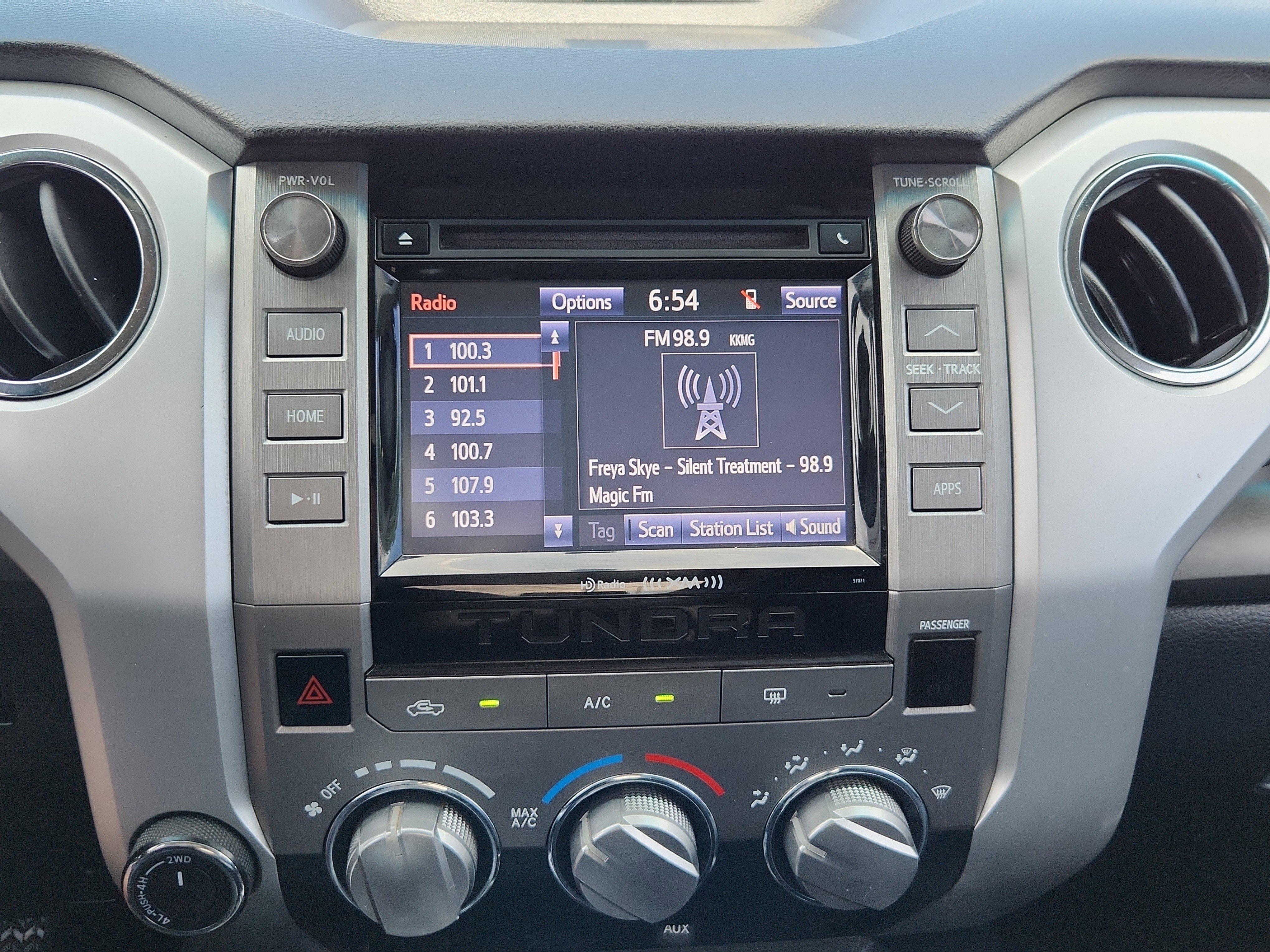 2014 Toyota Tundra SR5