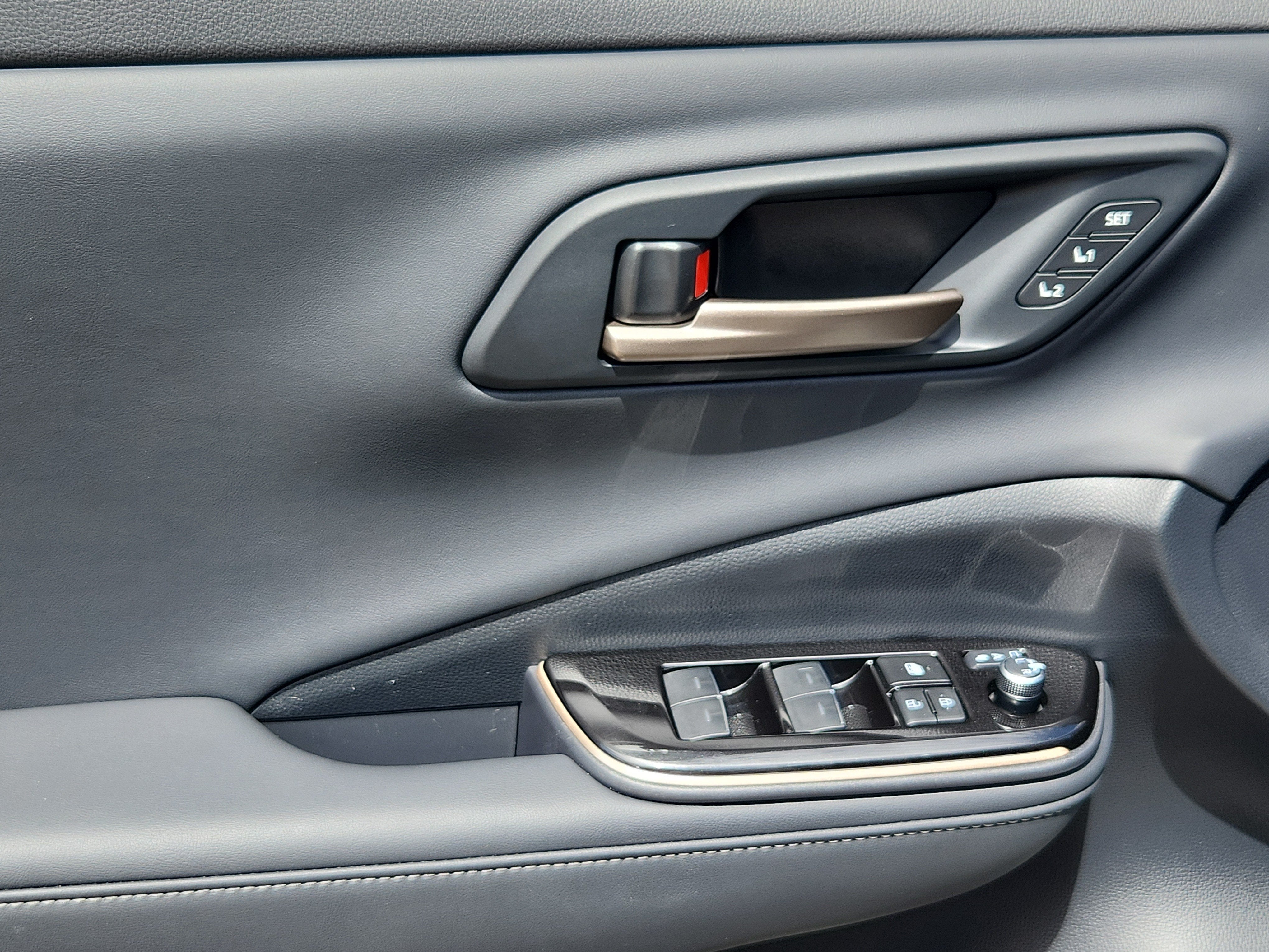 2025 Toyota Crown Signia UP