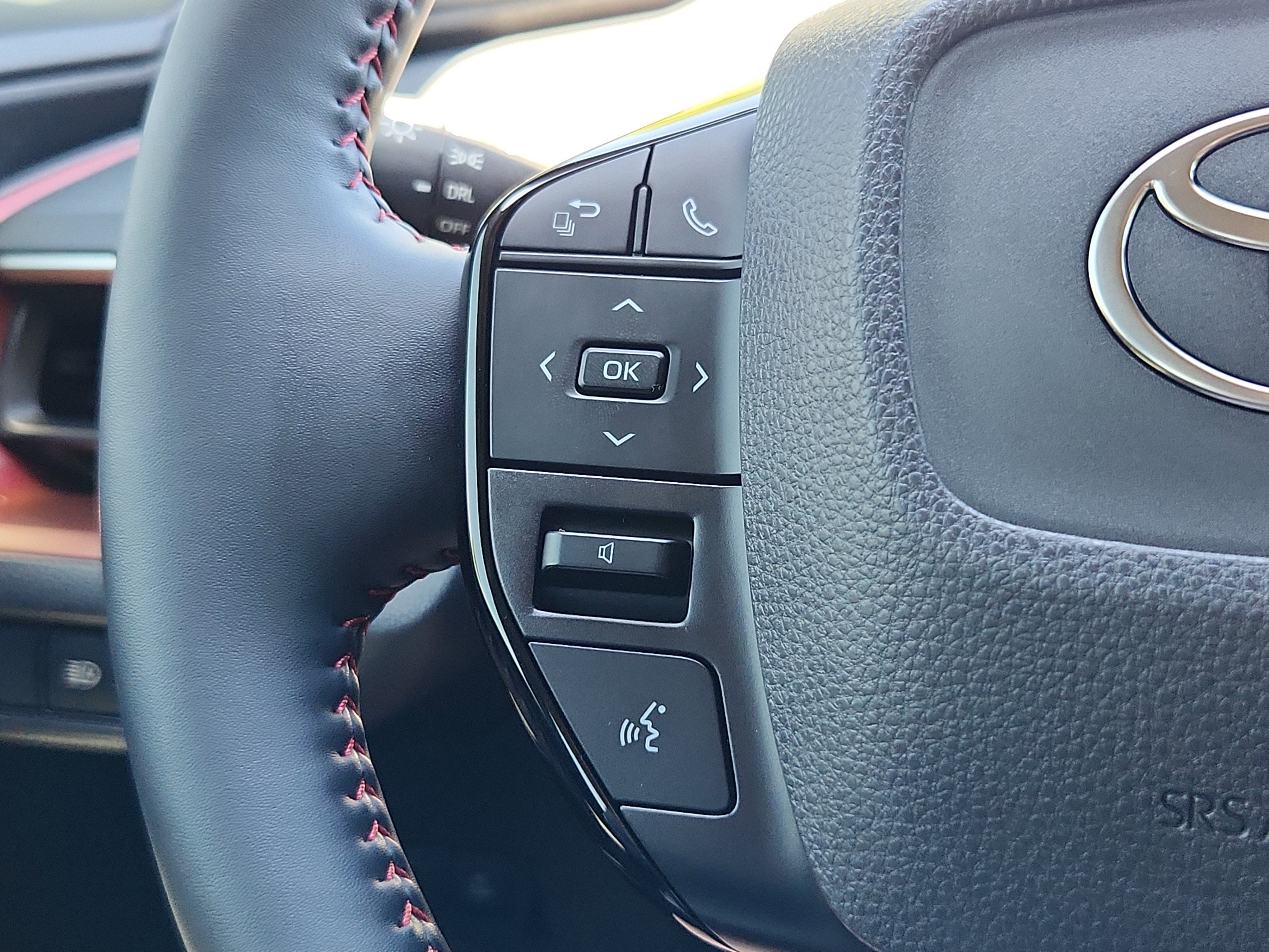 2025 Toyota Prius Plug-In Hybrid SE