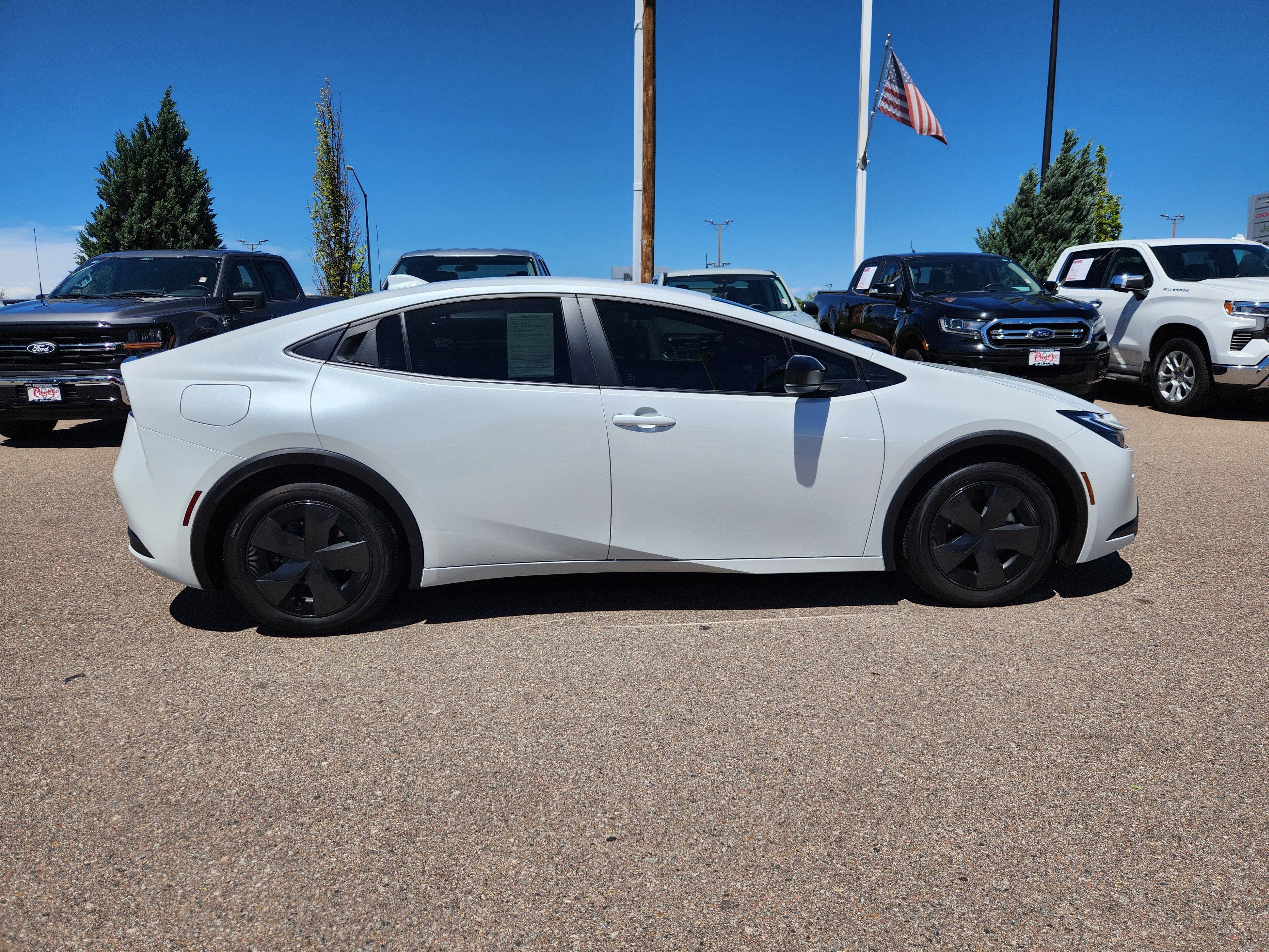 2025 Toyota Prius Plug-In Hybrid SE
