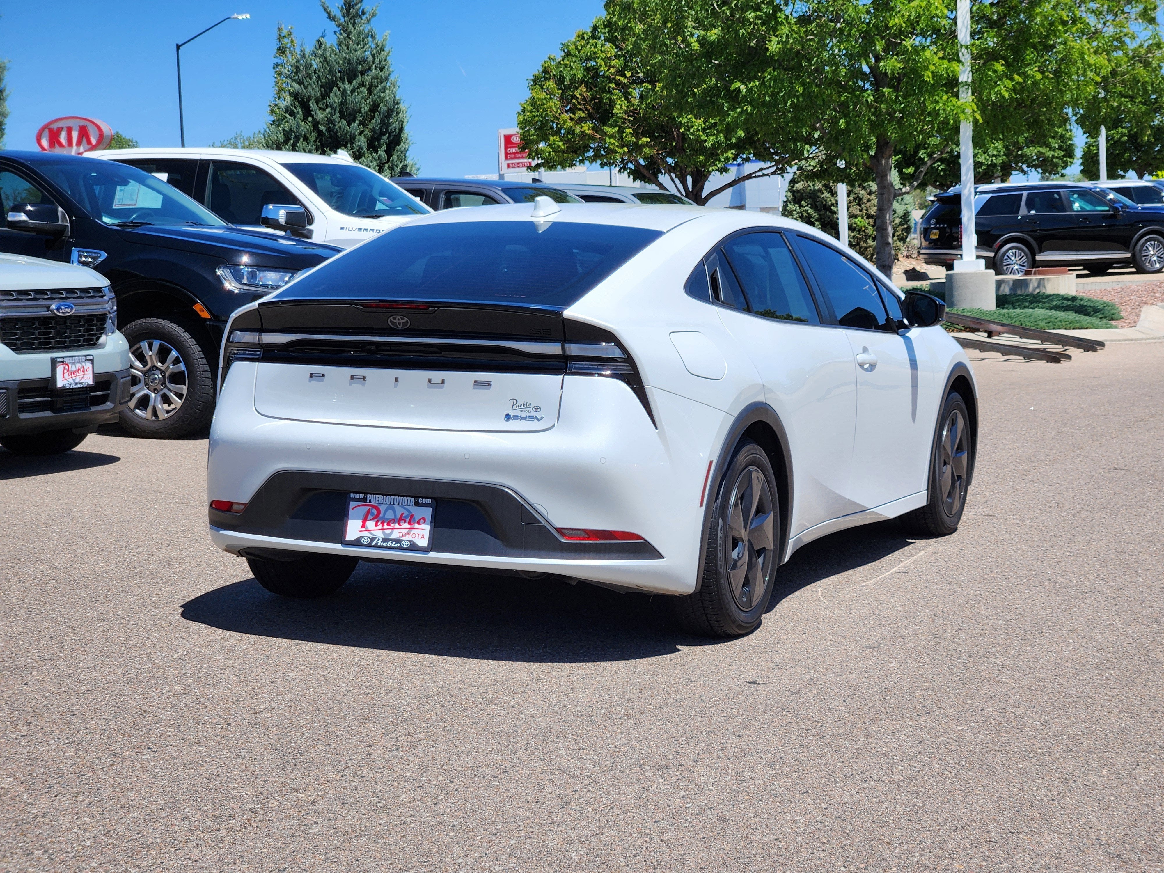 2025 Toyota Prius Plug-In Hybrid SE