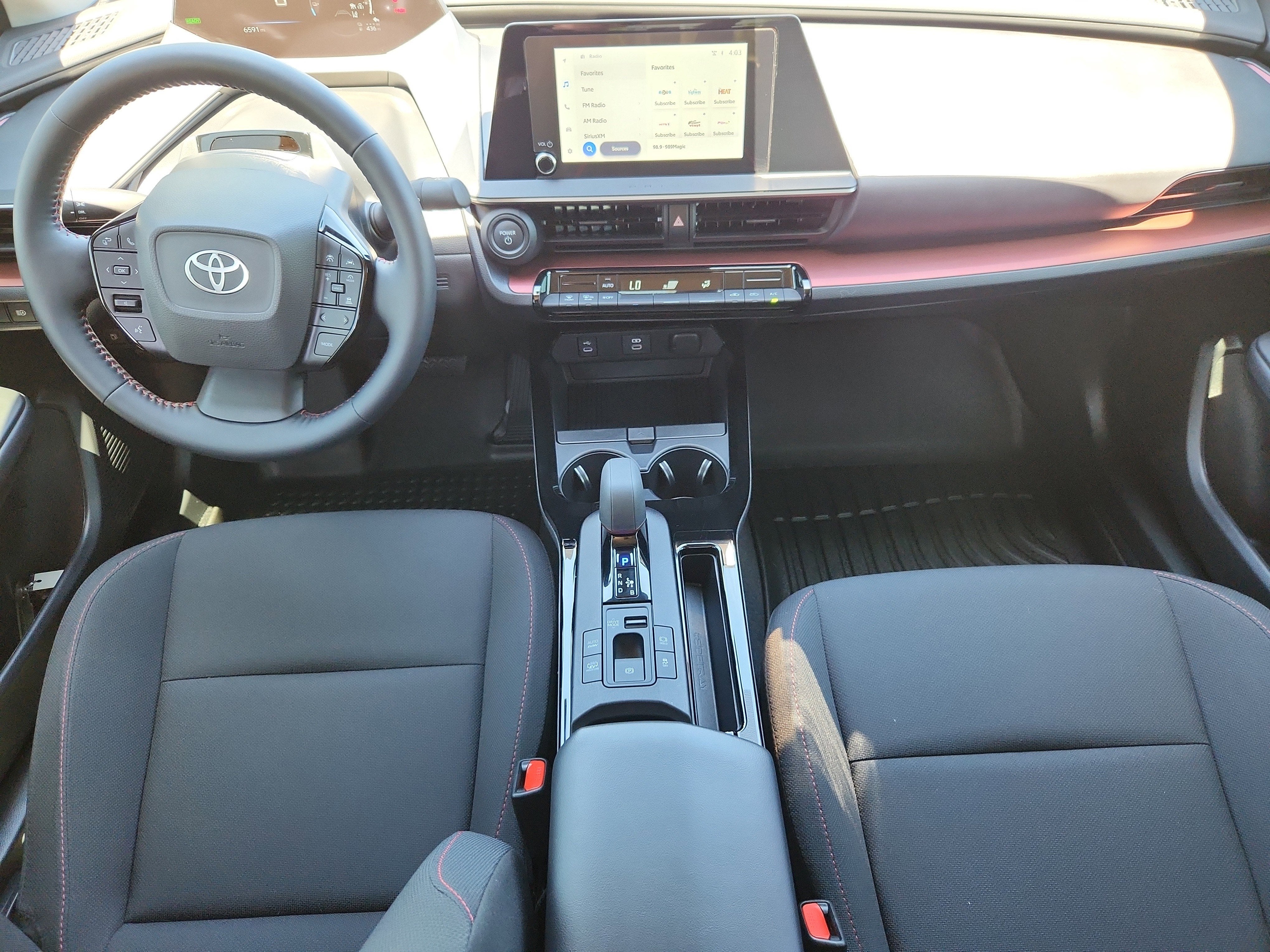 2025 Toyota Prius Plug-In Hybrid SE
