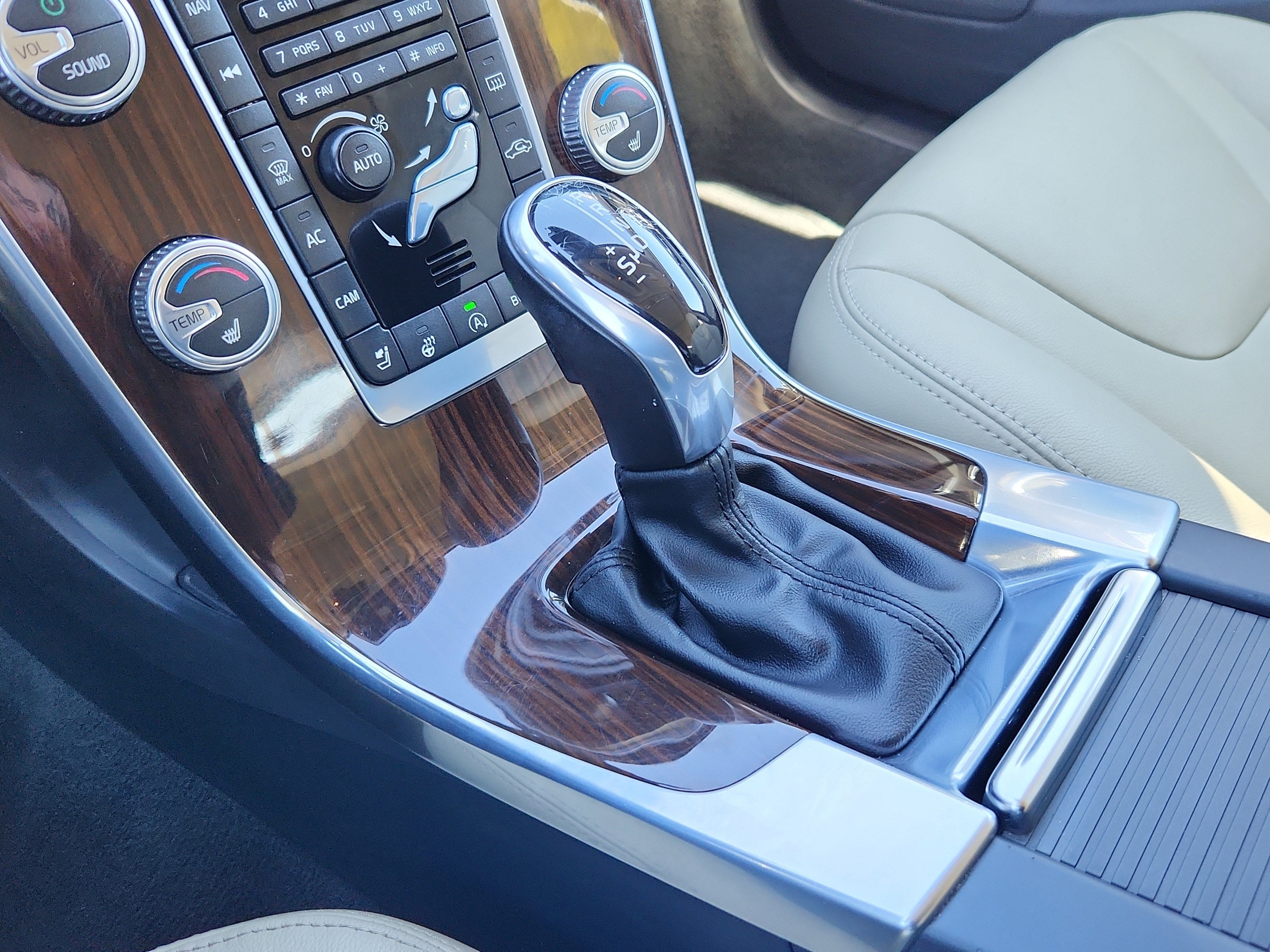 2017 Volvo V60 Premier