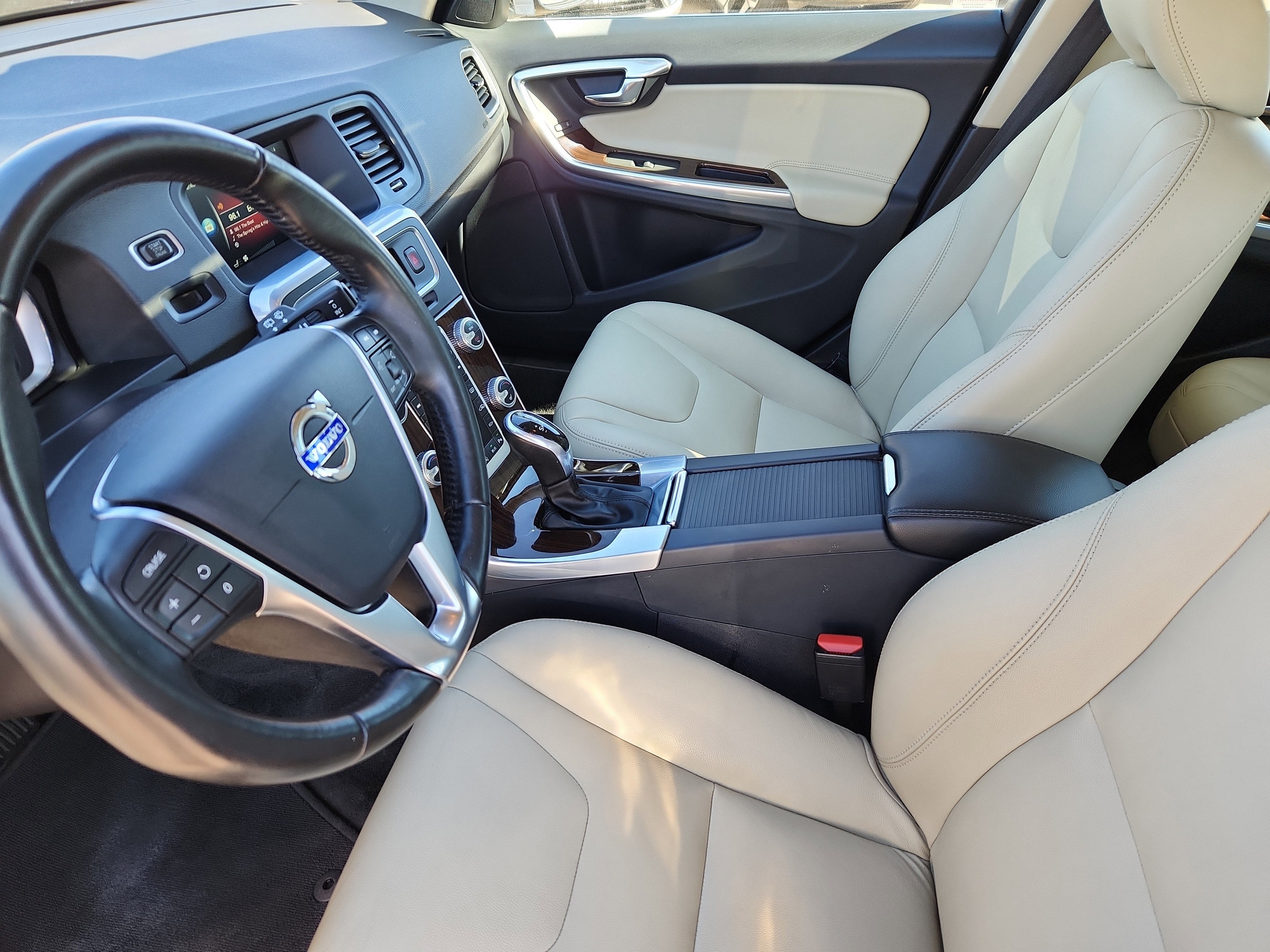 2017 Volvo V60 Premier