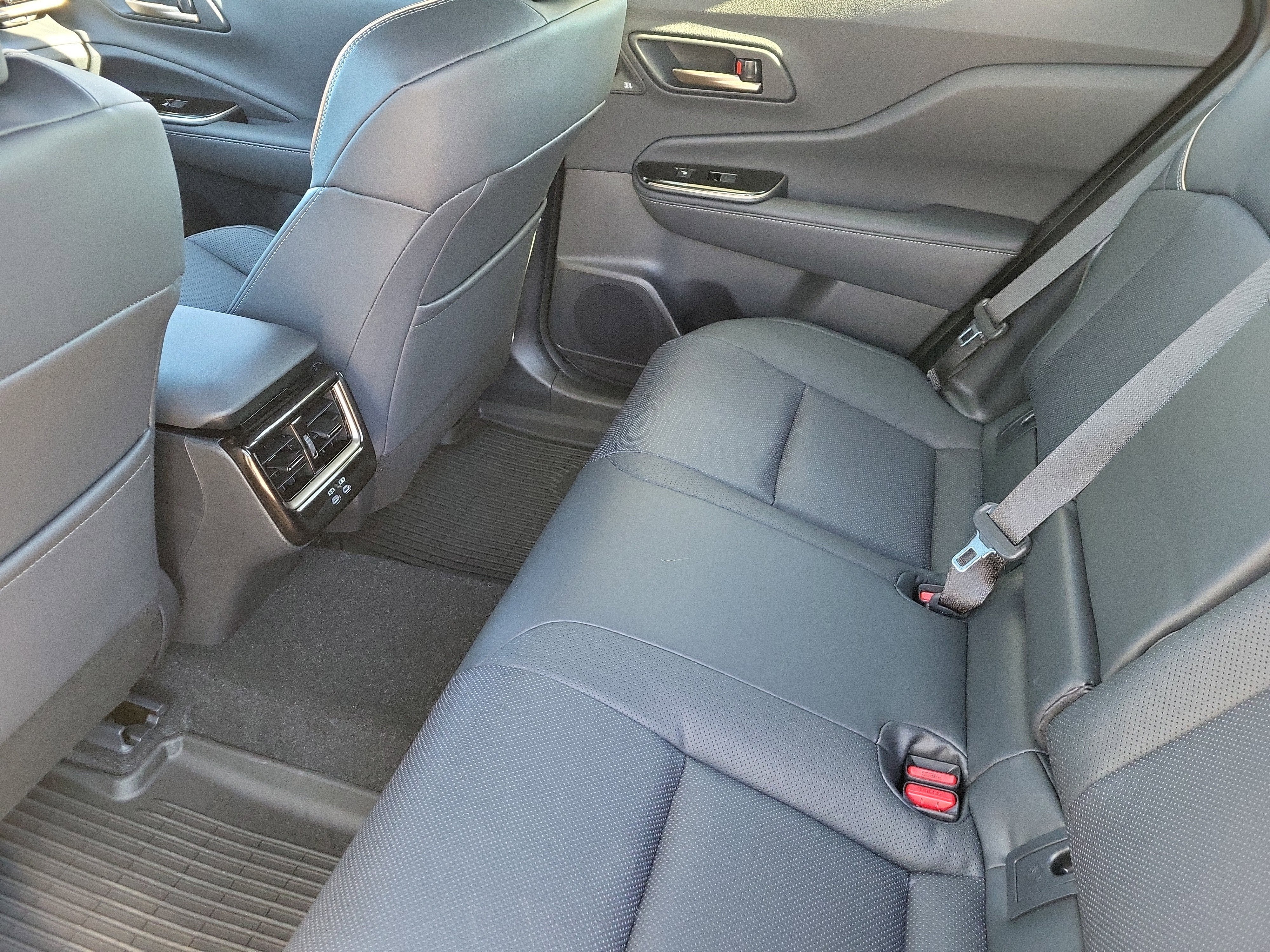 2025 Toyota Toyota Crown Signia Limited