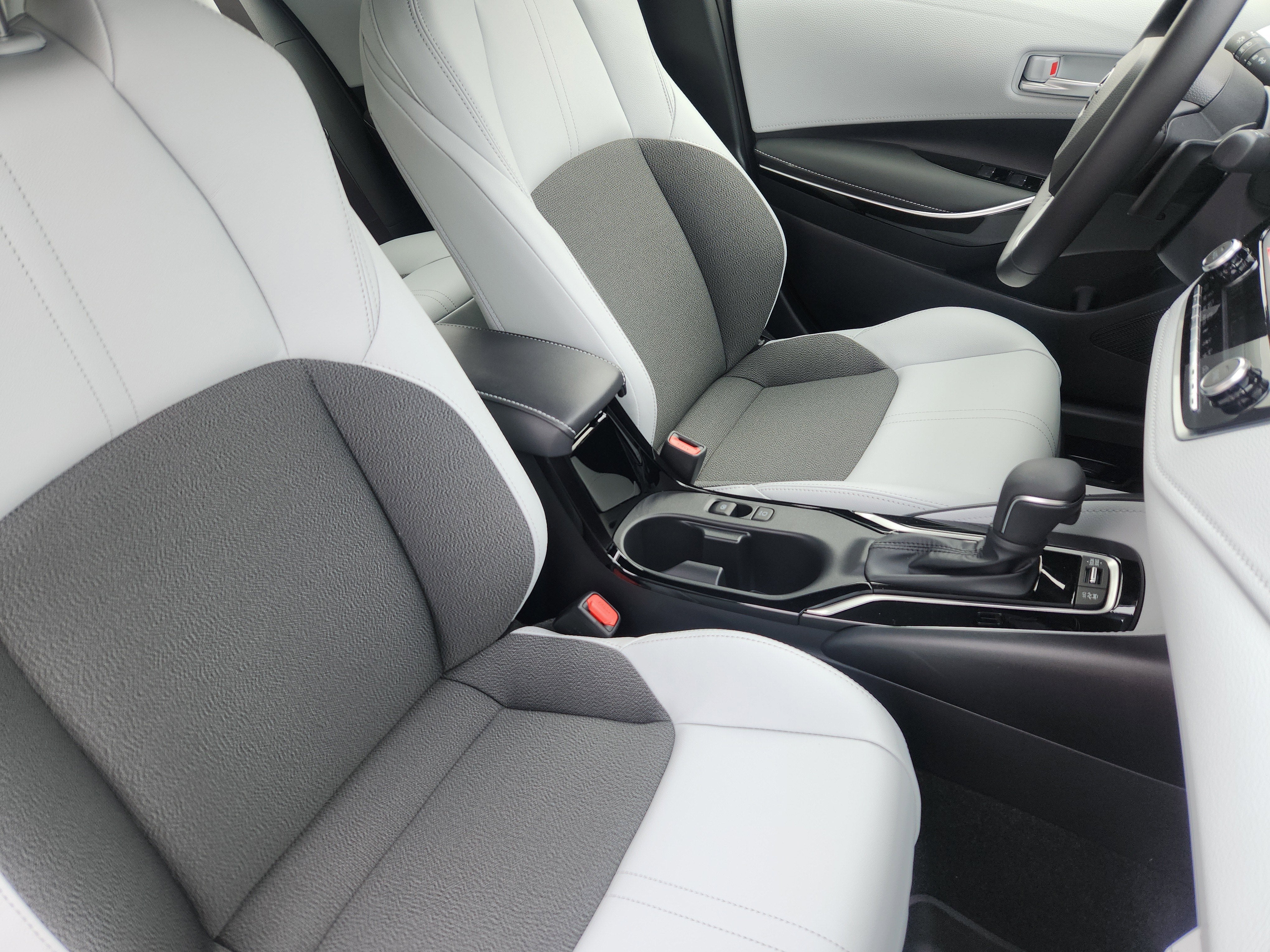 2026 Toyota Corolla Hatchback XSE CVT