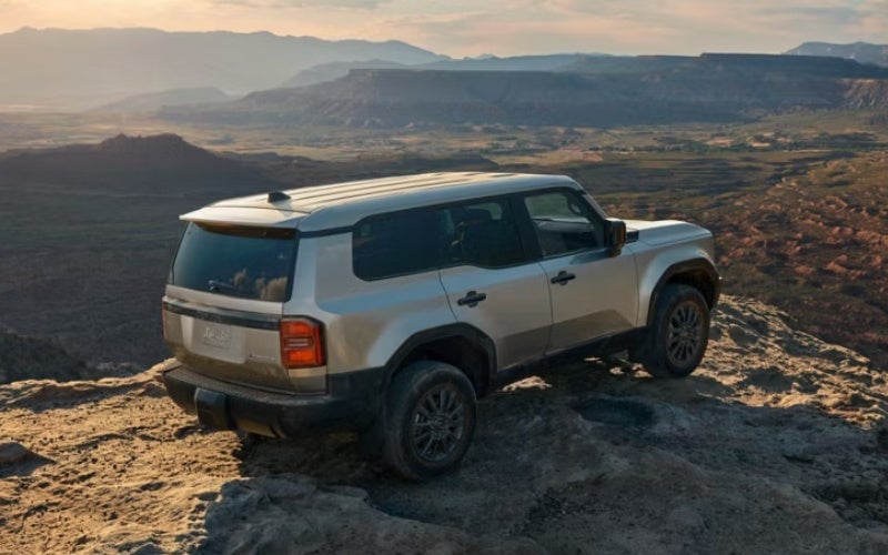 2027toyotalandcruiser-exterior-03